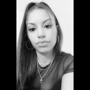 Meet your Posher, Desiree